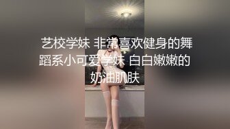   简陋合租房偷拍一位因高考就近租房复习的女同学洗澡 两个奶子活蹦乱跳的