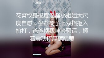 童话里的女孩清纯可爱逼逼又是粉嫩，全程露脸精彩展示，听狼友指挥玩弄骚穴，特写掰开给你看，道具抽插刺激