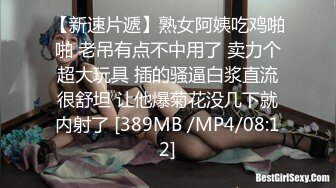 小区楼下的51岁王阿姨，到屋里唠唠嗑给上了，‘你别拍脸呀，你这熊娃子’，‘我就拍你老骚穴’，够劲！