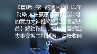 黑客破解偷拍 上了年纪中年妇女性欲还那么旺盛 一边看小黄片一边用按摩棒自慰